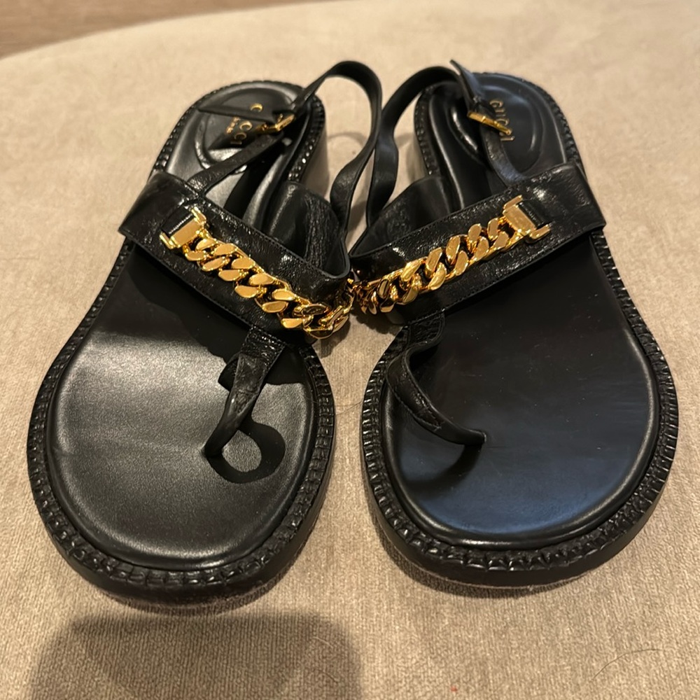 Gucci Sylvie Chain Thong Leather Sandal

BLACK